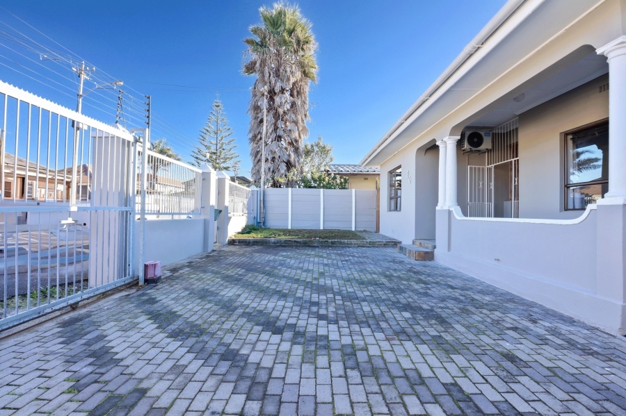 3 Bedroom Property for Sale in Glenlilly Western Cape